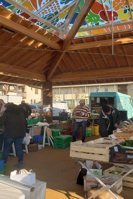 Marché traditionnel du dimanche
